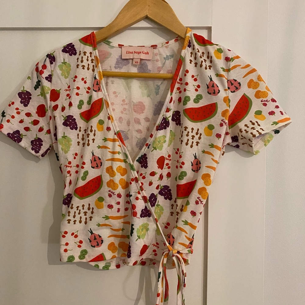 Lisa says gah fruit crossbody top
